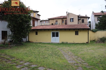 Foto Magazzino in san giovanni bosco, Monfalcone Centro di 65 m² in vendita