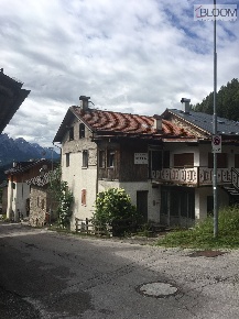 Foto Laboratorio in via Col Mao, Pieve di Cadore Centro di 450 m²