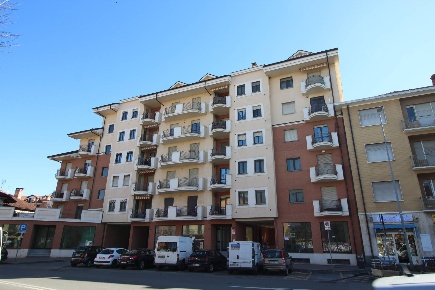 Foto Locale commerciale in Strada Carignano, Moncalieri di 50 m² in vendita