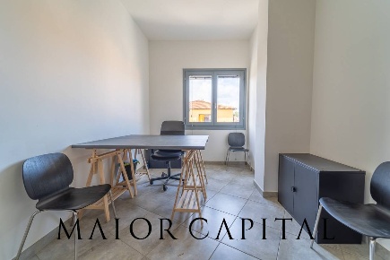 Foto Locale commerciale in Via Lanfranco, Olbia di 115 m² con 5 locali