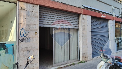 Foto Locale commerciale in via Poli, Bari Picone di 41 m² con 1 locali