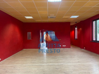 Foto Negozio a San Miniato di 100 m² con 1 locali in affitto
