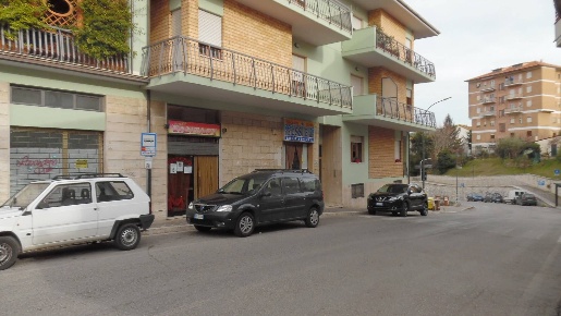 Foto Locale commerciale in Piazza L. Dari, Folignano Centro di 55 m²