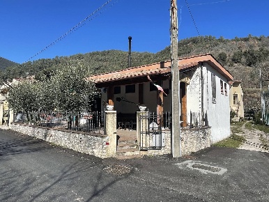 Foto Negozio in Scheggino-Ceselli, Scheggino Ceselli di 100 m² con 3 locali
