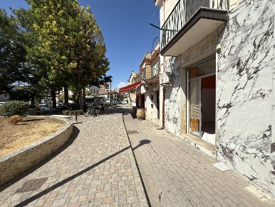 Foto Negozio in Piazza Anita Garibaldi, Catanzaro Catanzaro Lido di 33 m²