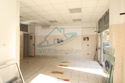 Foto Locale commerciale in Via Verga, Grottammare di 70 m² con 2 locali