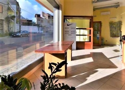 Foto Locale commerciale in Via Nazionale, Villacidro Centro di 78 m²