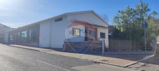 Foto Locale commerciale in VIA GABRIELE D'ANNUNZIO, Cepagatti Centro