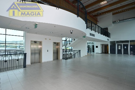 Foto Ufficio a Ascoli Piceno di 180 m² con 1 locali in affitto