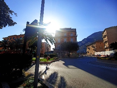Foto Locale commerciale in Via Lorenzo De Raymondi, Finale Ligure Centro