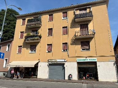 Foto Locale commerciale in PIAZZA SIRONI, Oggiono Centro di 40 m²
