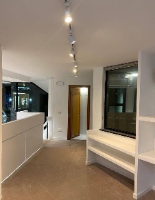 Foto Attività commerciale in via roma, Empoli Centro Storico di 110 m²