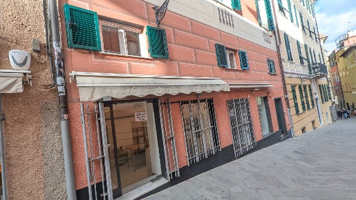 Foto Locale commerciale in Via Capitan Romeo, Arenzano Centro di 27 m²