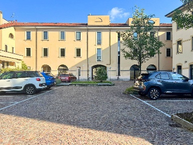 Foto Ufficio in Corso Milano, Monza San Carlo - Stazione di 330 m²