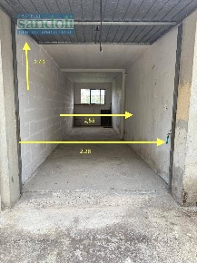 Foto Box in Via Vinzaglio, Vercelli Semicentro di 25 m² con 1 locali