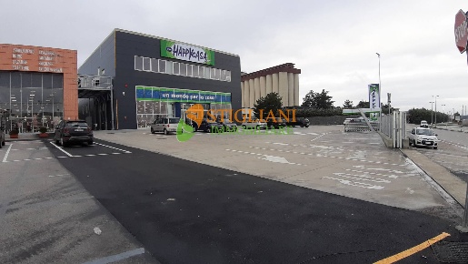 Foto Locale commerciale in zona industriale, Ripalimosani Pesco Farese
