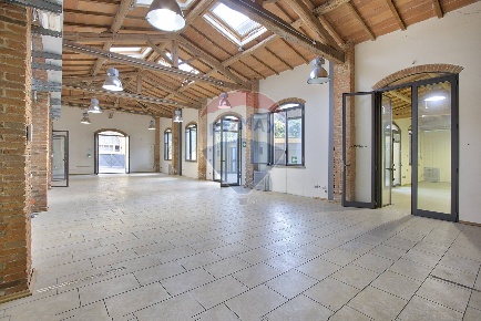 Foto Laboratorio in Piazza Donatori di Sangue, Montevarchi Città di 444 m²