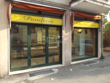 Foto Negozio in VIA TRENTO, Cologno Monzese Centro di 80 m² con 2 locali