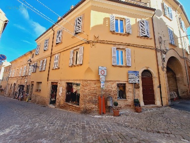 Foto Locale commerciale in Corso Vittorio Emanuele, Ripatransone Centro