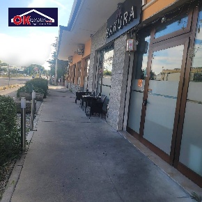 Foto Attività commerciale in Via di Bagni, Monfalcone di 600 m² in vendita