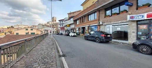 Foto Locale commerciale in via xxv aprile, Ariano Irpino di 65 m²