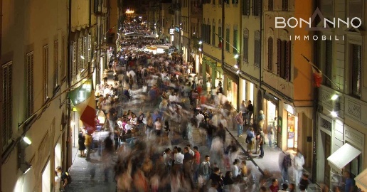 Foto Locale commerciale in piazza libertà, Bassano del Grappa Centro
