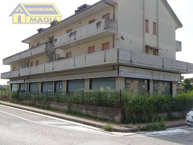 Foto Locale commerciale a Colli del Tronto Villa San Giuseppe di 1140 m²