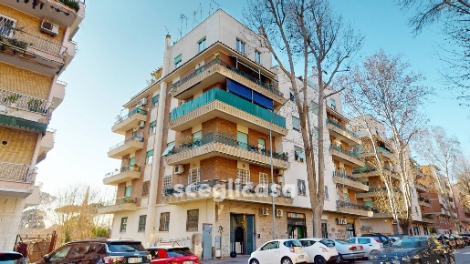 Foto Locale commerciale in Via Macedonia, Roma Appio Latino di 55 m²