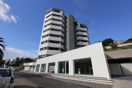 Foto Attività commerciale in VIA PASQUALE ROSSI, Cosenza di 600 m²