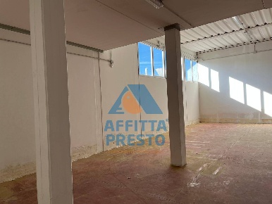Foto Magazzino a Fucecchio di 600 m² con 3 locali in affitto