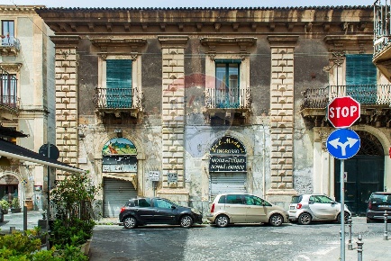 Foto Locale commerciale in Via Alessandro Manzoni, Catania Centro Storico