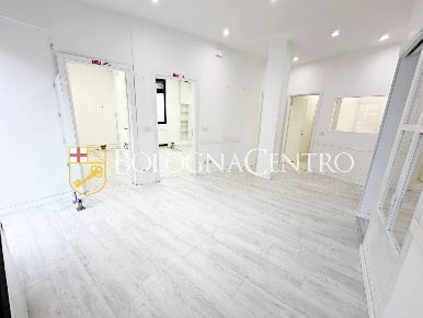 Foto Locale commerciale in Via Azzurra, Bologna Mazzini - Fossolo di 121 m²