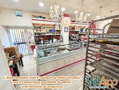 Foto Locale commerciale in Via Onorato II Gaetani, Fondi Centro di 110 m²