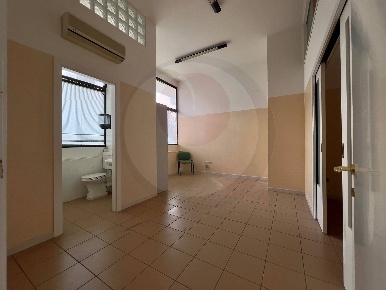 Foto Locale commerciale in via aterno, Lanciano di 60 m² con 3 locali