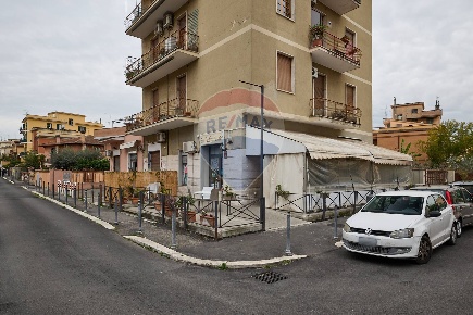 Foto Bar in Via Francesco Selmi, Roma Ponte Mammolo di 71 m² con 2 locali
