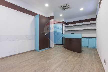 Foto Ufficio in via Puricelli, Gallarate Centro di 60 m² con 2 locali