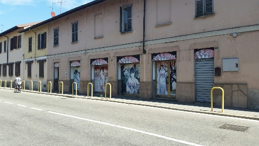 Foto Negozio in Via Generale Espinasse, Magenta Centro di 100 m² in vendita