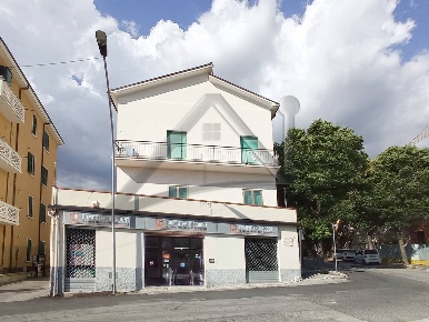 Foto Locale commerciale in Viale San Giovanni Bosco, L'Aquila di 170 m²