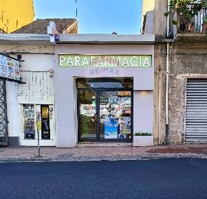 Foto Locale commerciale in Via Francavilla, Taormina di 80 m² con 3 locali