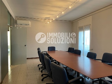 Foto Ufficio in Via Angelo Maj, Bergamo Stazione di 130 m² con 4 locali