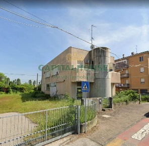 Foto Locale commerciale a Argelato Funo di 850 m² con 8 locali in vendita