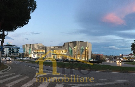 Foto Locale commerciale Città Sant'Angelo Marina di 240 m² con 1 locali