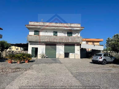 Foto Negozio in via domitiana, Giugliano in Campania Licola Mare di 230 m²