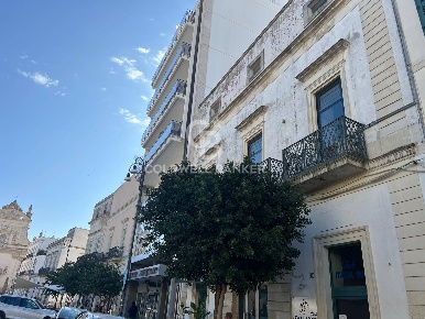 Foto Locale commerciale in Piazza Dante Alighieri, Galatina Centro