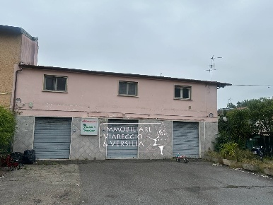 Foto Negozio in via del Forcone, Viareggio Bicchio - Varignano di 120 m²