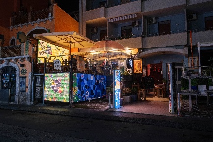 Foto Attività commerciale in Via Naxos, Giardini-Naxos Centro di 330 m²