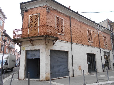 Foto Negozio in VIA GARIBALDI, Portomaggiore Centro di 89 m² con 4 locali
