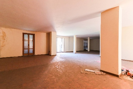Foto Ufficio in via Giuseppe Garibaldi, Vallerano di 332 m² con 1 locali