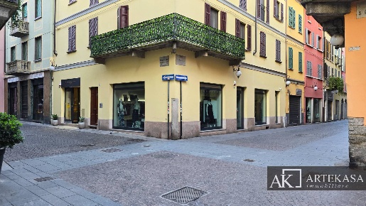 Foto Negozio in corso Italia, Novara Centro Storico di 88 m² con 1 locali