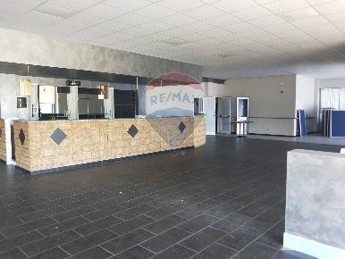 Foto Locale commerciale in SP594, Ghislarengo di 1035 m² con 1 locali